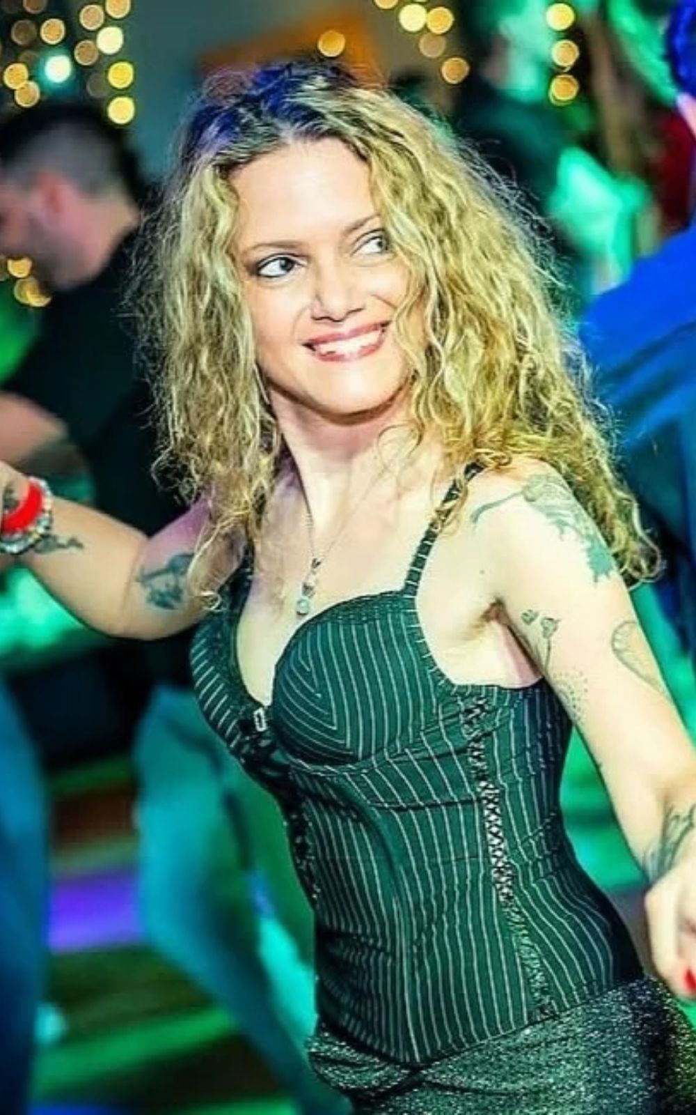 Danser avec une stomie, c'est possible. Julie, iléostomisée, partage son témoignage